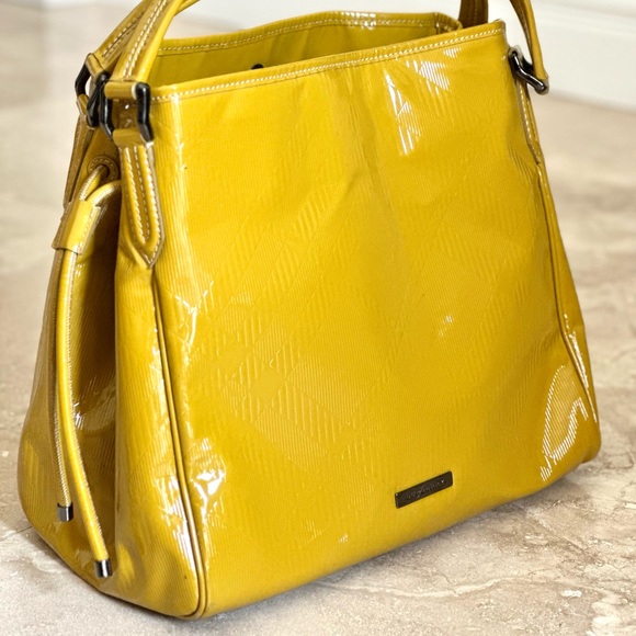 Burberry Patent Leather embossed Bilmore tote in Mustard Yellow - Picture 2 of 15